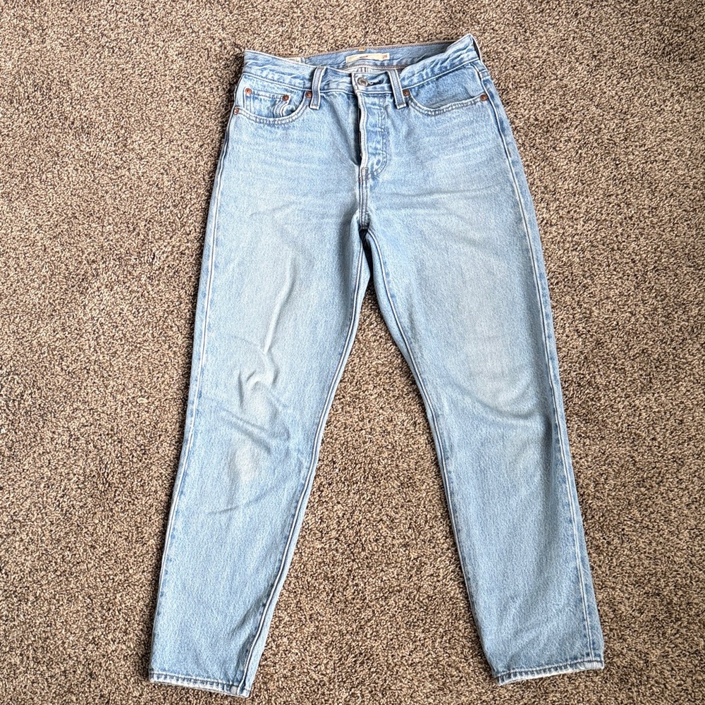 Levi's Women's Premium Wedgie High Rise Light Blue Jeans Medium Wash Size 26